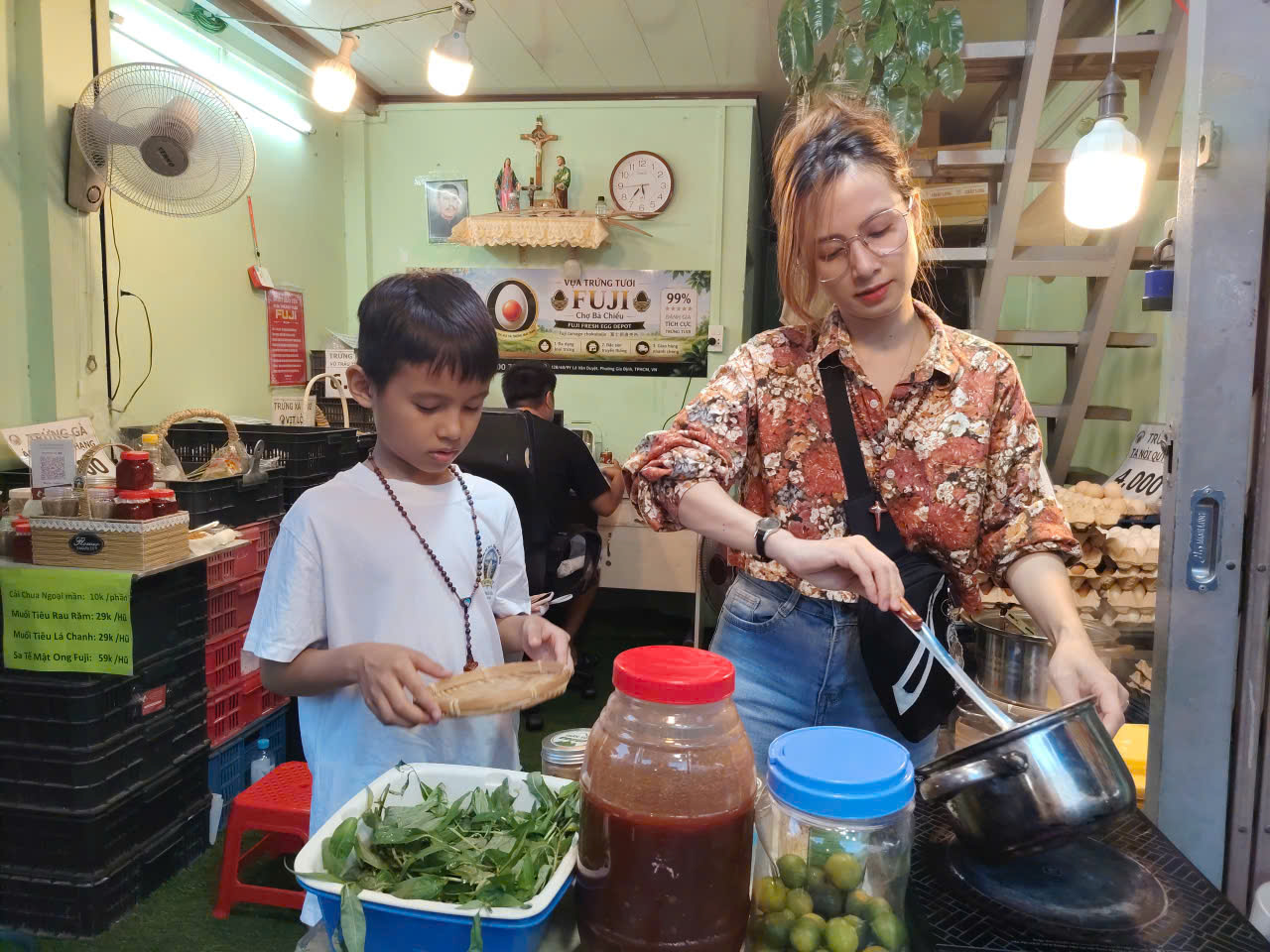 Tiếng rao bằng thơ của cậu bé bán trứng
